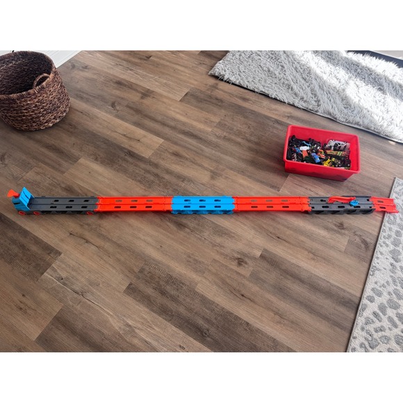 Hot Wheels Semi Truck Race Car Storage and Cars - Picture 4 of 5